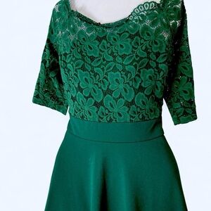 Green lace dress with 3/4 sleeves and a flared skirt. Size: XL Mismay